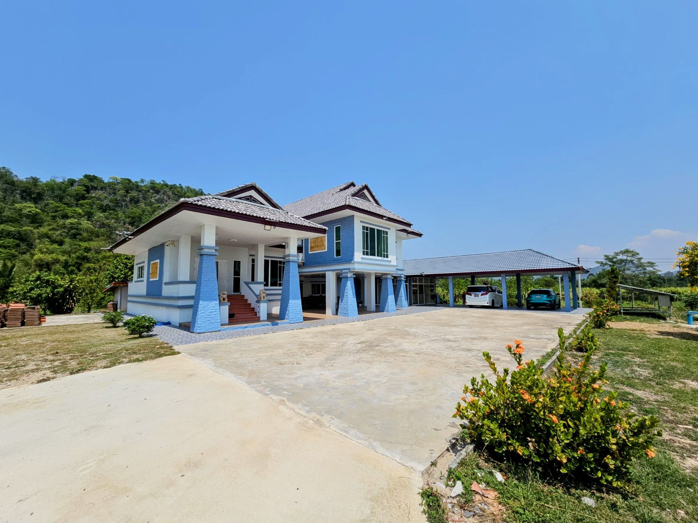 บ้านสวย บ้านใหม่ บ้านรีโนเวท​บิวท์​อิน​ทั้งหลัง ยังไม่ได้เข้าอยู่บ้านติดภูเขาเป็นบ้านพัก​ตากอากาศ​ บรรยากาศ​เหมือนภาคเหนือใกล้มาที่อ.บ้านไร่ ​อุทัยธานี​