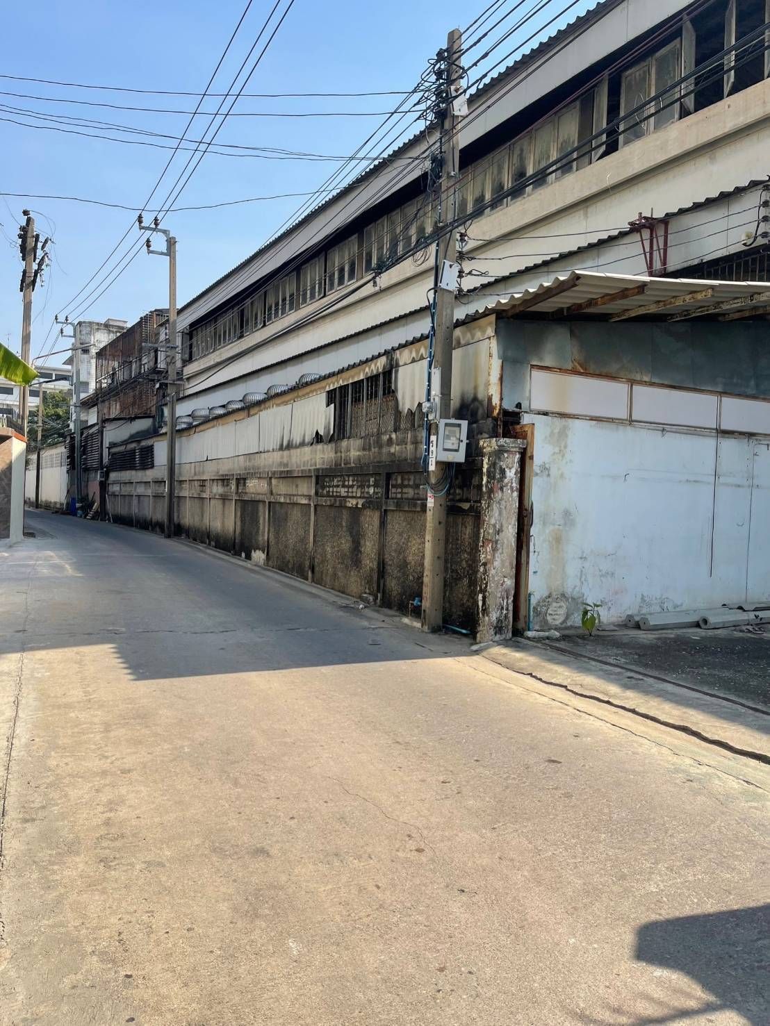 ขายโกดังกรุงเทพฯ โกดังพร้อมที่ดินเปล่าอีก 2 แปลงและออฟฟิศ ใกล้โรงพยาบาลบีจูร์ ราษฎร์บูรณะ กรุงเทพฯ 0-2-40.7