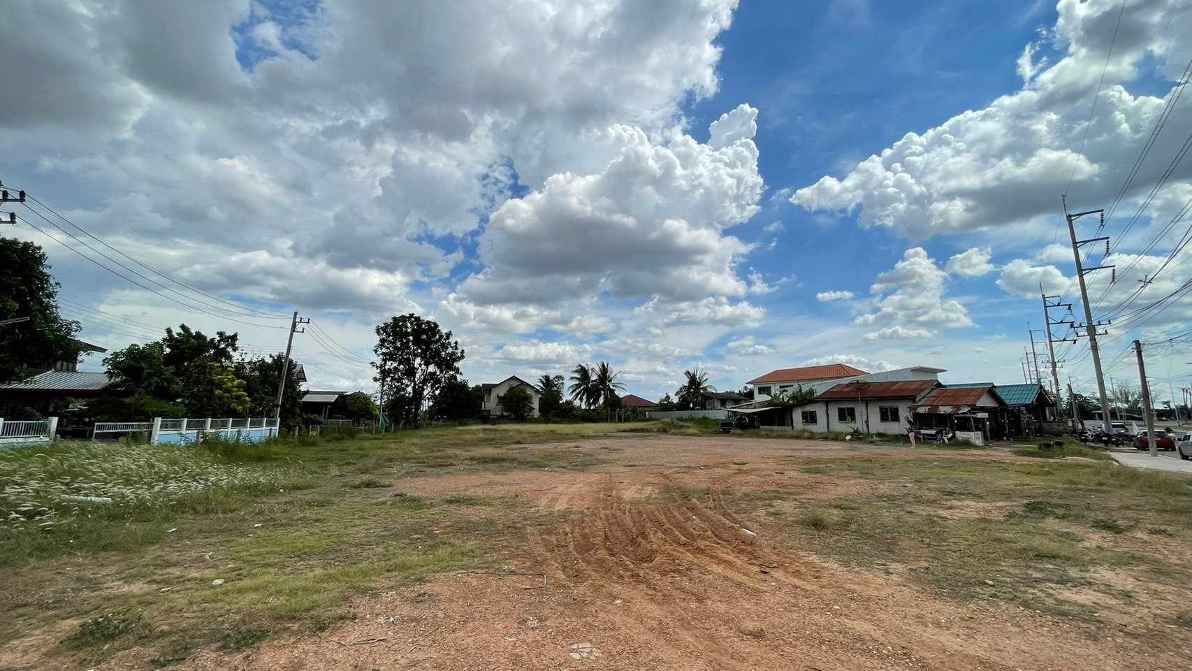 ขายที่ดินทำเลทอง บ้านโนนแดงติดถนน 4 เลน ตรงข้ามเซเว่น