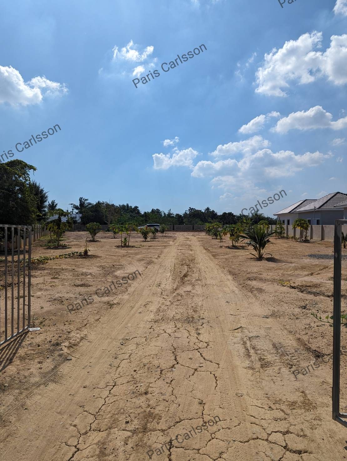 ขายที่ดินประจวบฯ อำเภอหัวหิน ที่ดินทำเลทอง แปลงสวย เหมาะลงทุนมาก ติดถนนใหญ่ 4 เลนส์ (ถนน3218) ที่ถมแล้วเสมอถนน มีรั้วรอบ  1-2-79 ไร่.