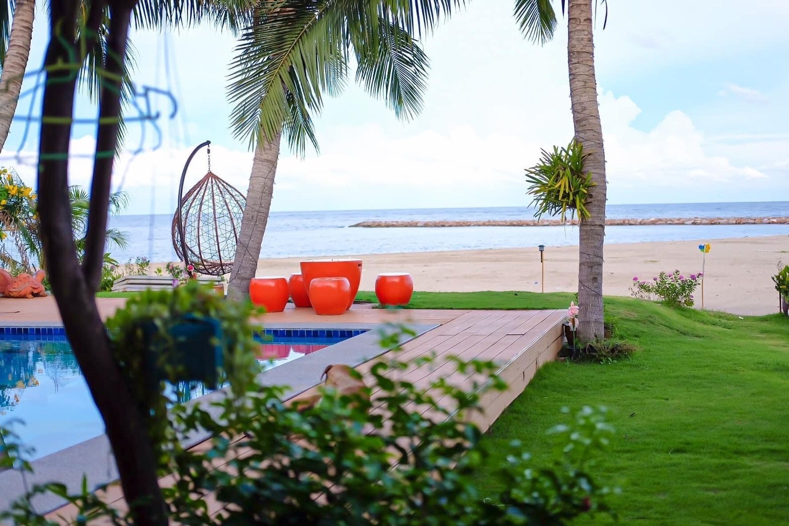 ขายที่ดินพร้อมบ้านอยู่ติดหาดเจ้าสำราญ จังหวัดเพชรบุรี