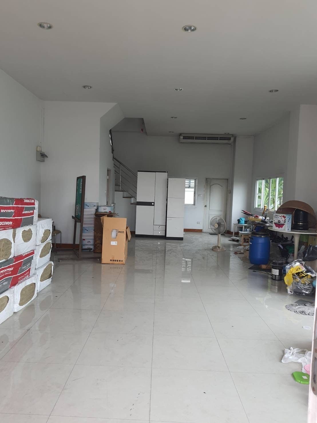 ขายที่ดินพร้อม ตึกแถวสี่ชั้น ลาดกระบัง กรุงเทพมหานคร