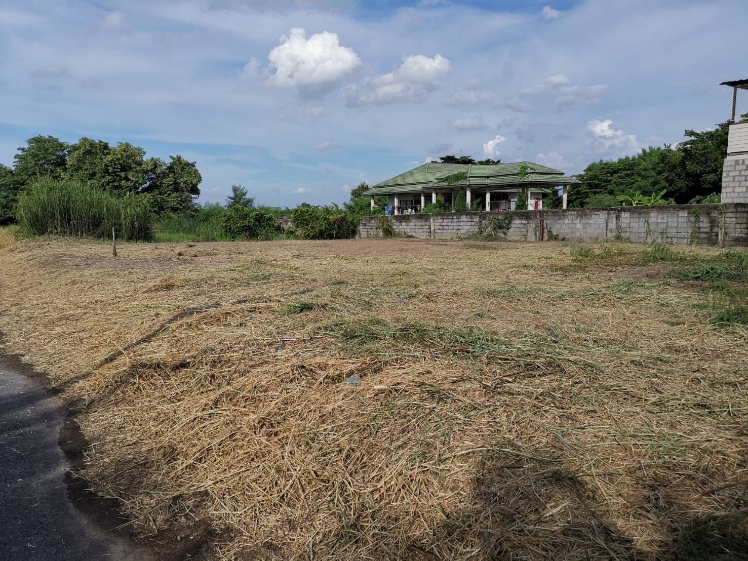 ขายด่วน ที่ดินโฉนดครุฑแดง ถมแล้ว 164 ตรว. ถนนบางบัวทอง-สุพรรณบุรี ตำบลละหาร อำเภอบางบัวทอง จังหวัดนนทบุรี