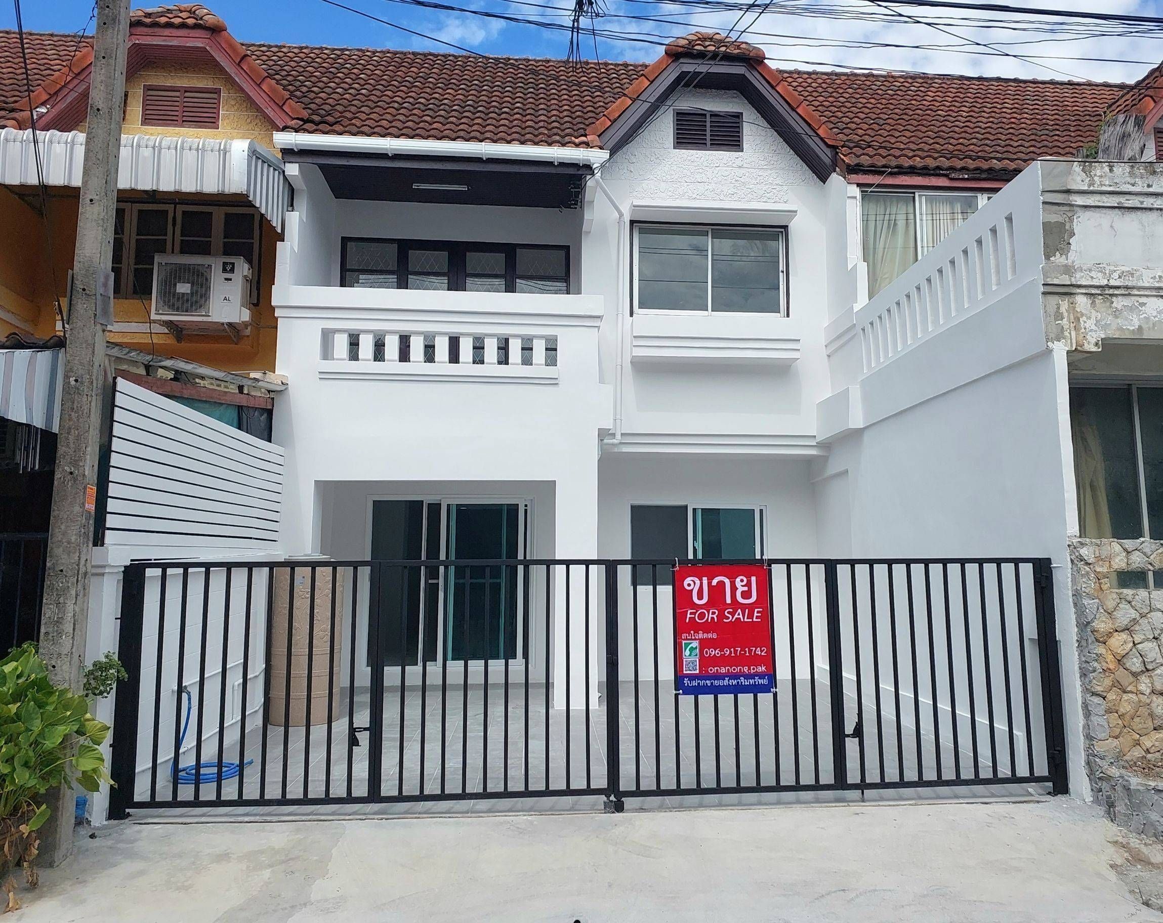 ขายทาวน์เฮ้าส์ 2 ชั้น รีโนเวทใหม่ เนื้อที่ 28.5 ตร.ว. หมู่บ้านรินรดา 3 นอน 2 น้ำ 2 จอดรถ ซอยนวลจันทร์ 24 เขตบึงกุ่ม กรุงเทพฯ