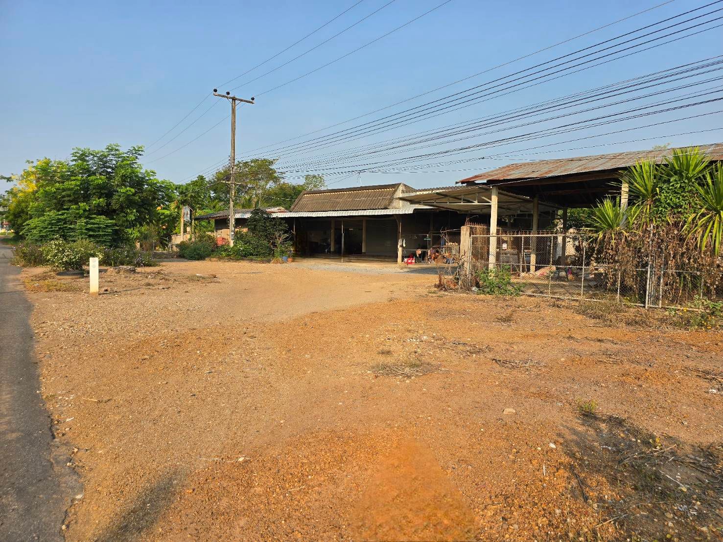 ขายที่ดินลำพูน ทางหลวงชนบท ลพ.4010 ใกล้ตลาดนัดบ้านแม่เมย ที่ดินพร้อมสิ่งปลูกสร้าง