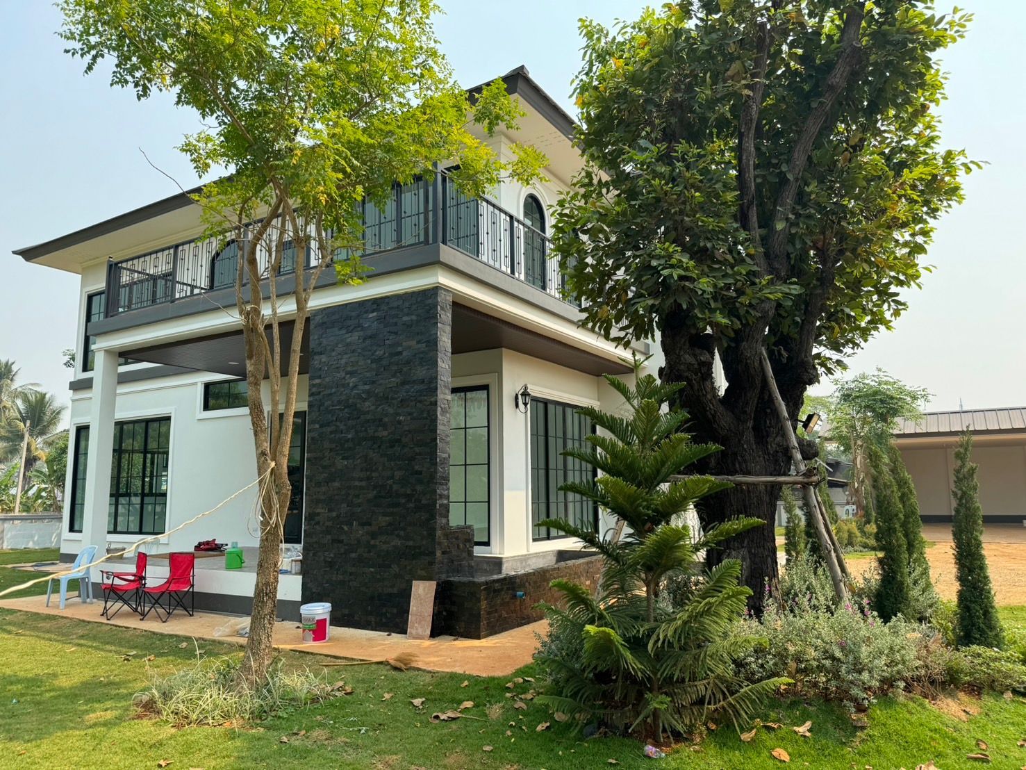 ขายคฤหาสน์หรูใจกลางเมืองเชียงราย อยูใกล้สนามบิน เพียงแค่ 5 นาที เดินทางสะดวกรวดเร็ว