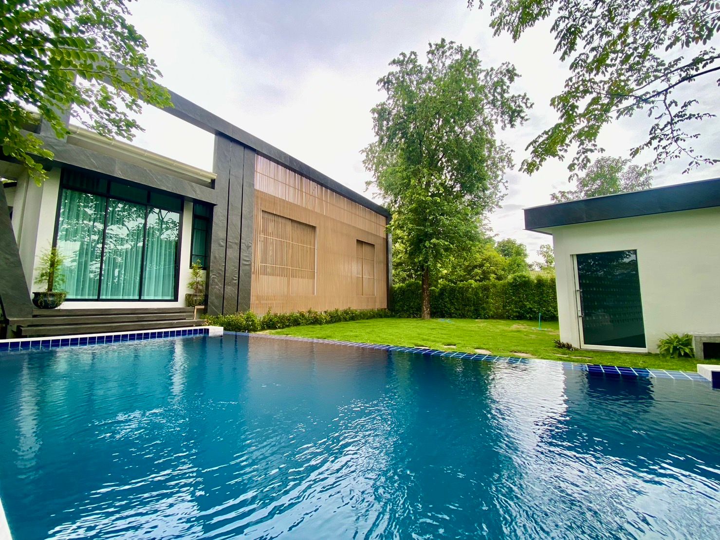 ขาย Pool Villa หรูสร้างใหม่ ในแม่ออน, บ้านธิ
