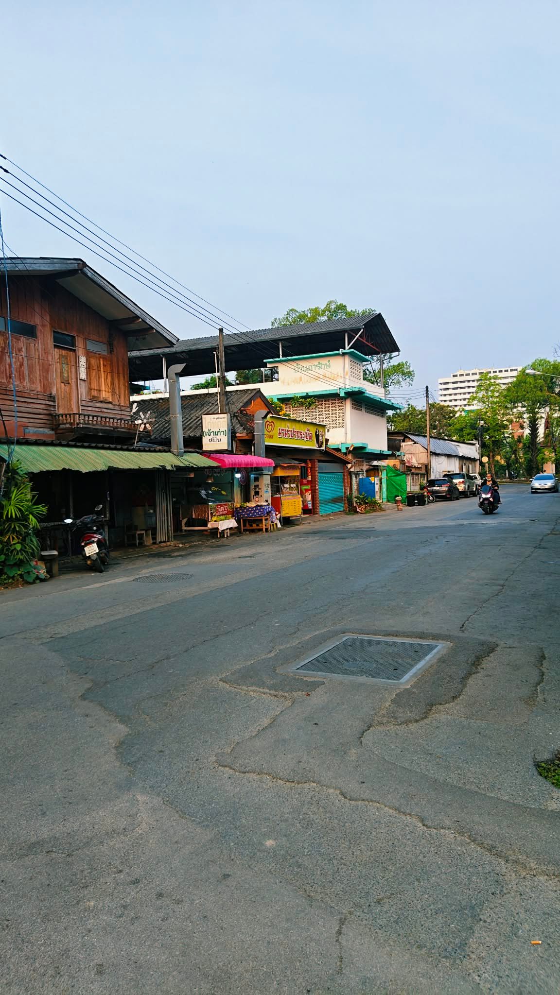 ขายที่ดินในคูเมืองติดถนนเมนหลัก