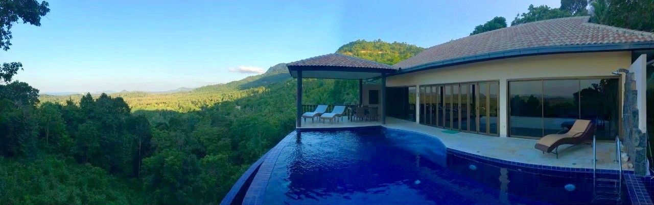 ขายบ้าน ที่เกาะสมุย โครงการ Villa SASA วิวพาโนรามาอันงดงามของป่ามะพร้าวใน สันติธานี ด้านขวาจะมองเห็นวิวภูเขา