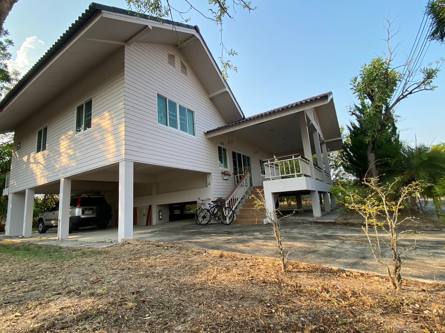 บ้านหางดง ระเบียงกว้าง มีลำเหมืองหลังบ้าน บรรยากาศดี