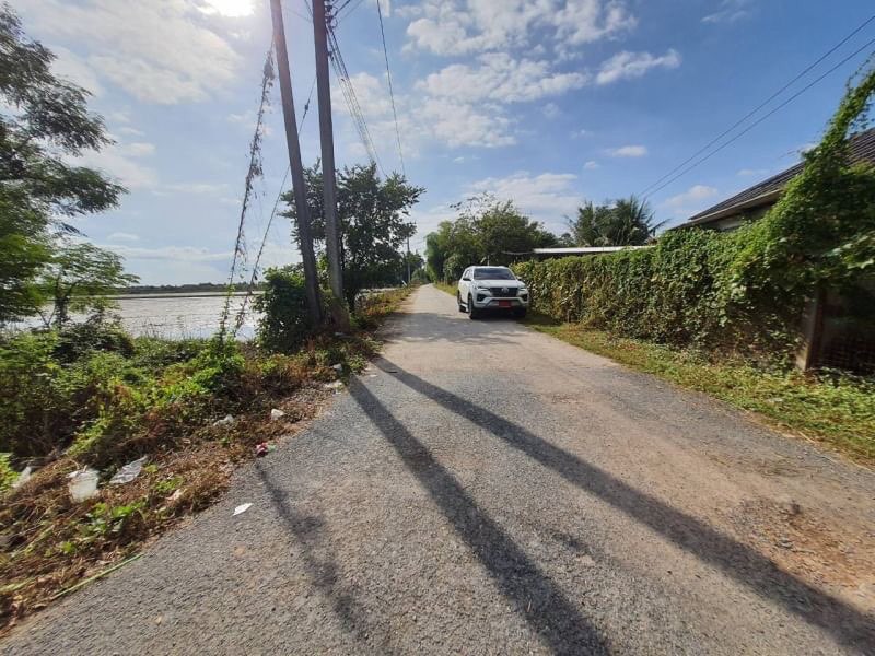 ขายด่วนที่ดินใกล้แม่น้ำ  อ.บ้านนา จ.นครนายก 15-2-6.2 ไร่