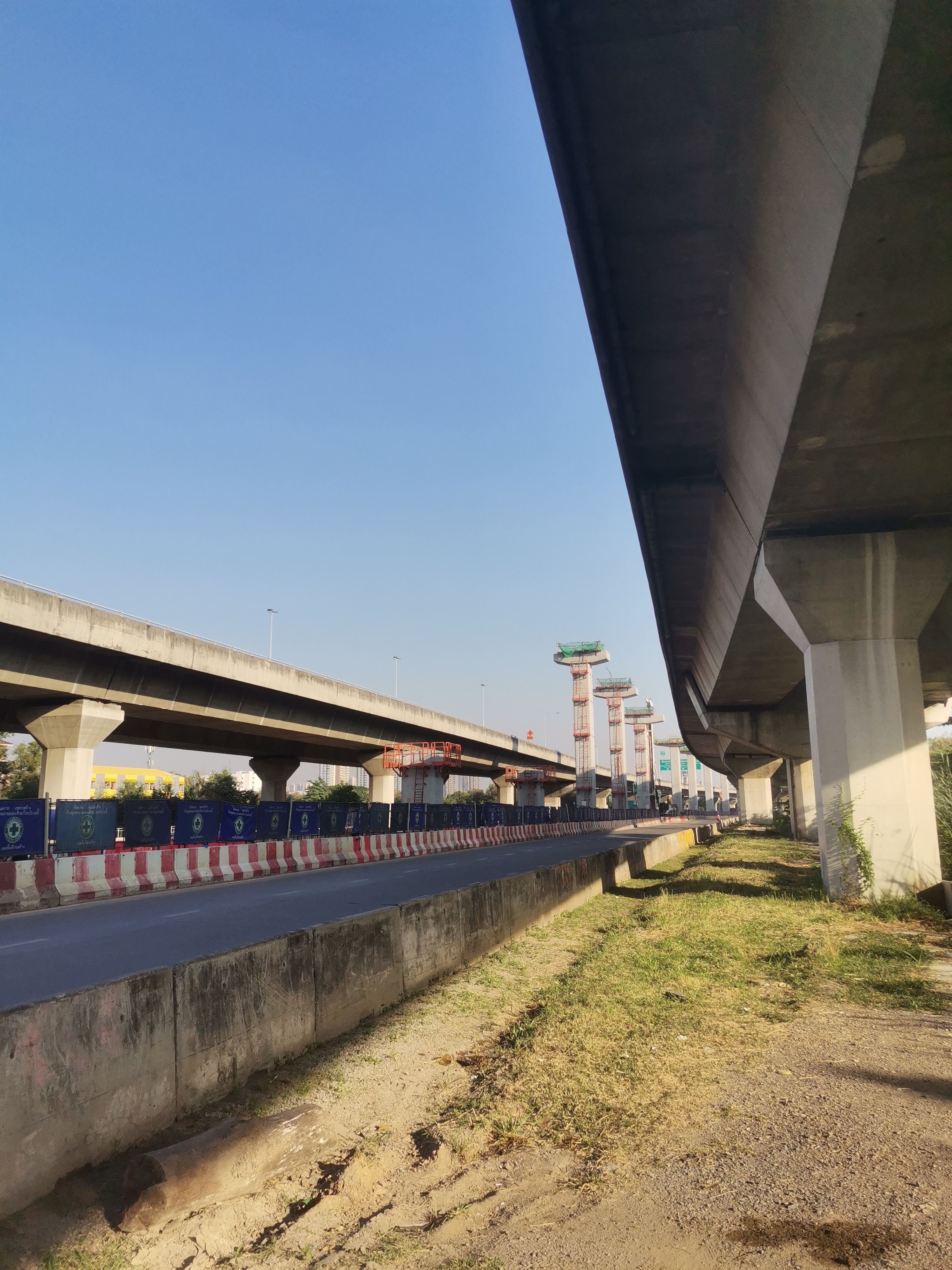ขายที่ดินแจ้งวัฒนะ-เมืองทอง13ไร่ติดรถไฟฟ้า