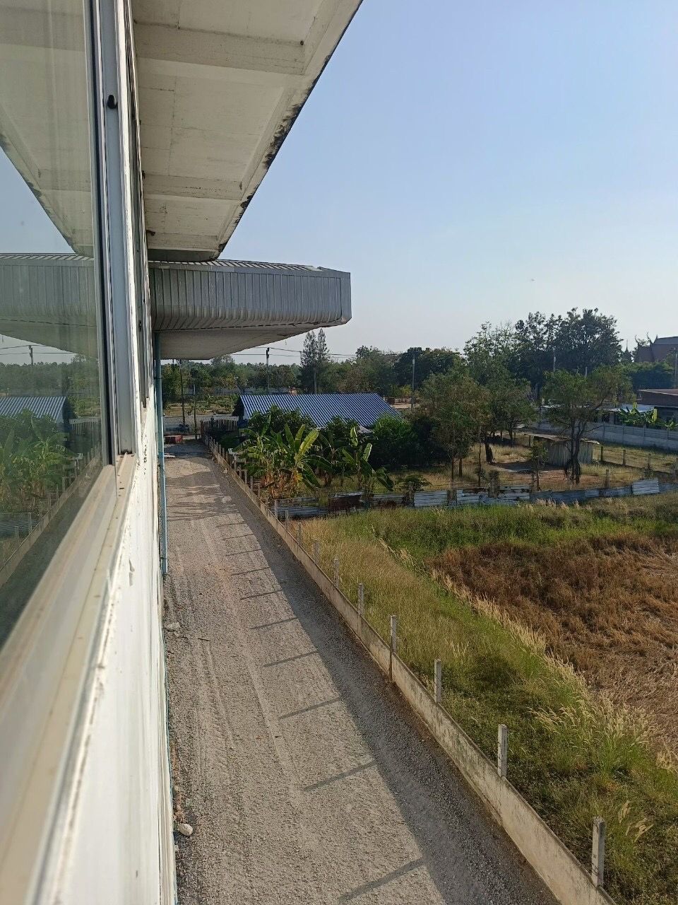 ขายโรงงานพร้อมที่ดิน พนัสนิคม ชลบุรี ใกล้วัดบ้านช้าง เดินทางสะดวก ลงทุนต่อได้ทันที 6-1-80 ไร่.