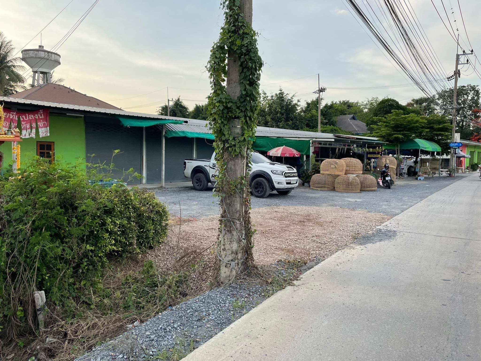 ที่ดินพร้อมกับห้องเช่า 5 ห้อง นครชัยศรี นครปฐม 0-1-34 ตร.ว.