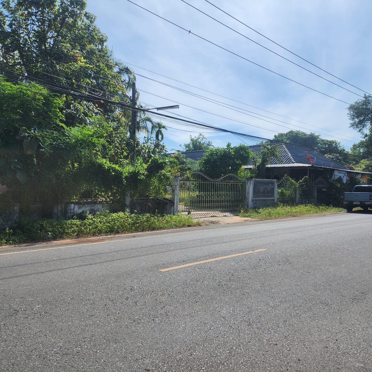 มีห้องพัก 15 ห้อง ขาดห้อง 4*8 เมตร,1 โกดัง ขนาด 15*15 เมตร.