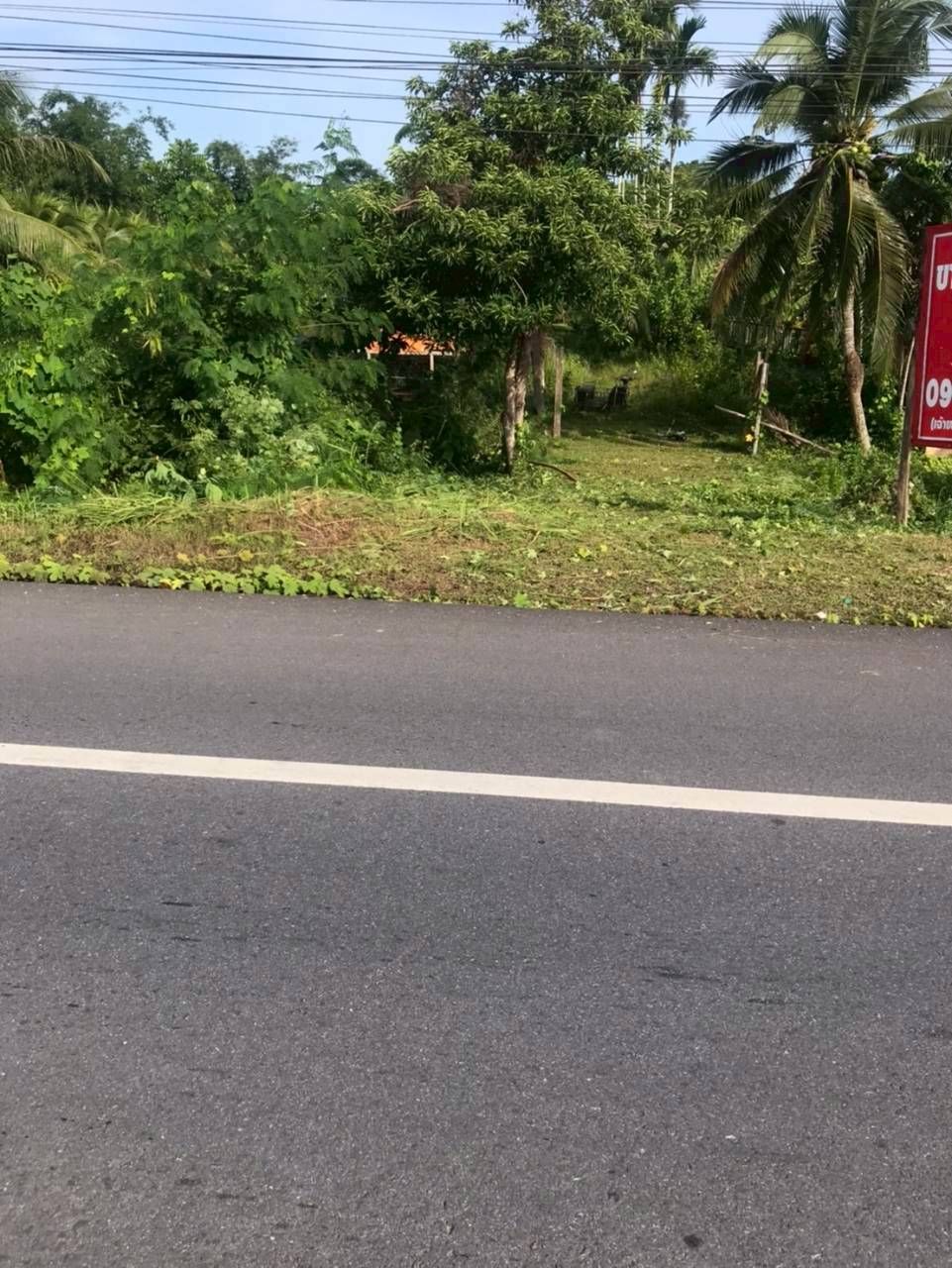 ขายที่ดินติดถนน4เลนส์(บนทางหลวงหมายเลข403)จุดเด่นหน้ากว้างติดถนนราว100เมตร ข้างติดคลอง มีบ่อปลา เหมาะทำธุรกิจ