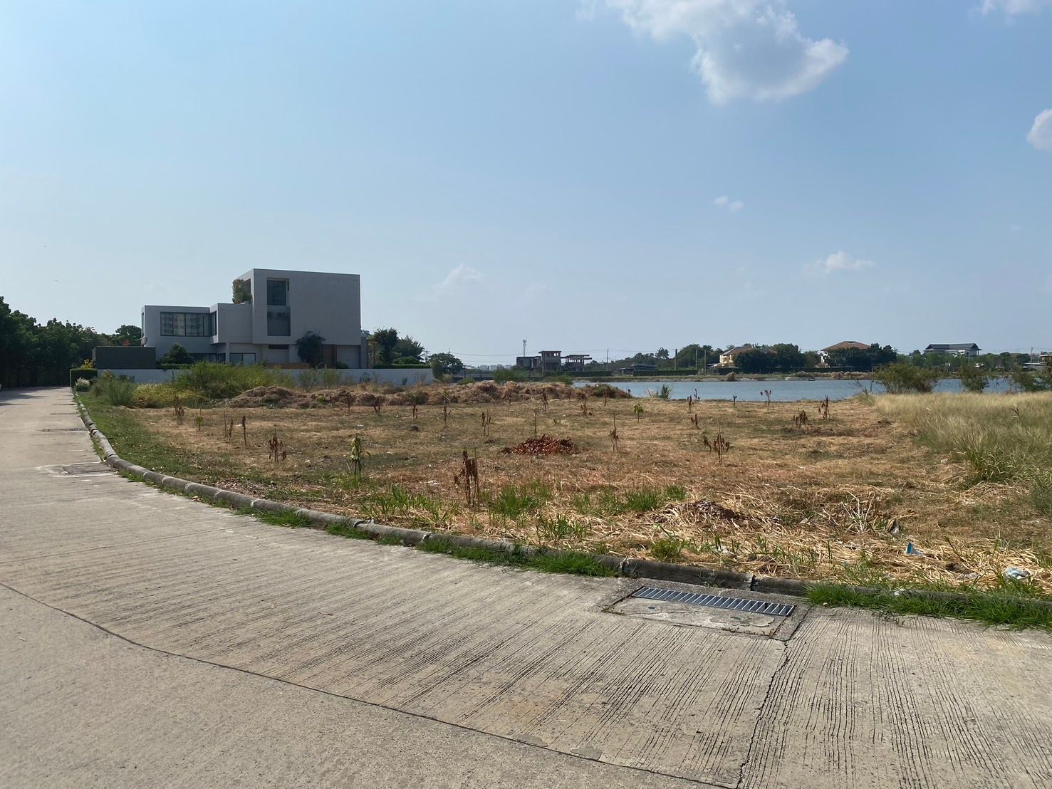 ขายที่ดินติดทะเลสาบเมืองทองธานี