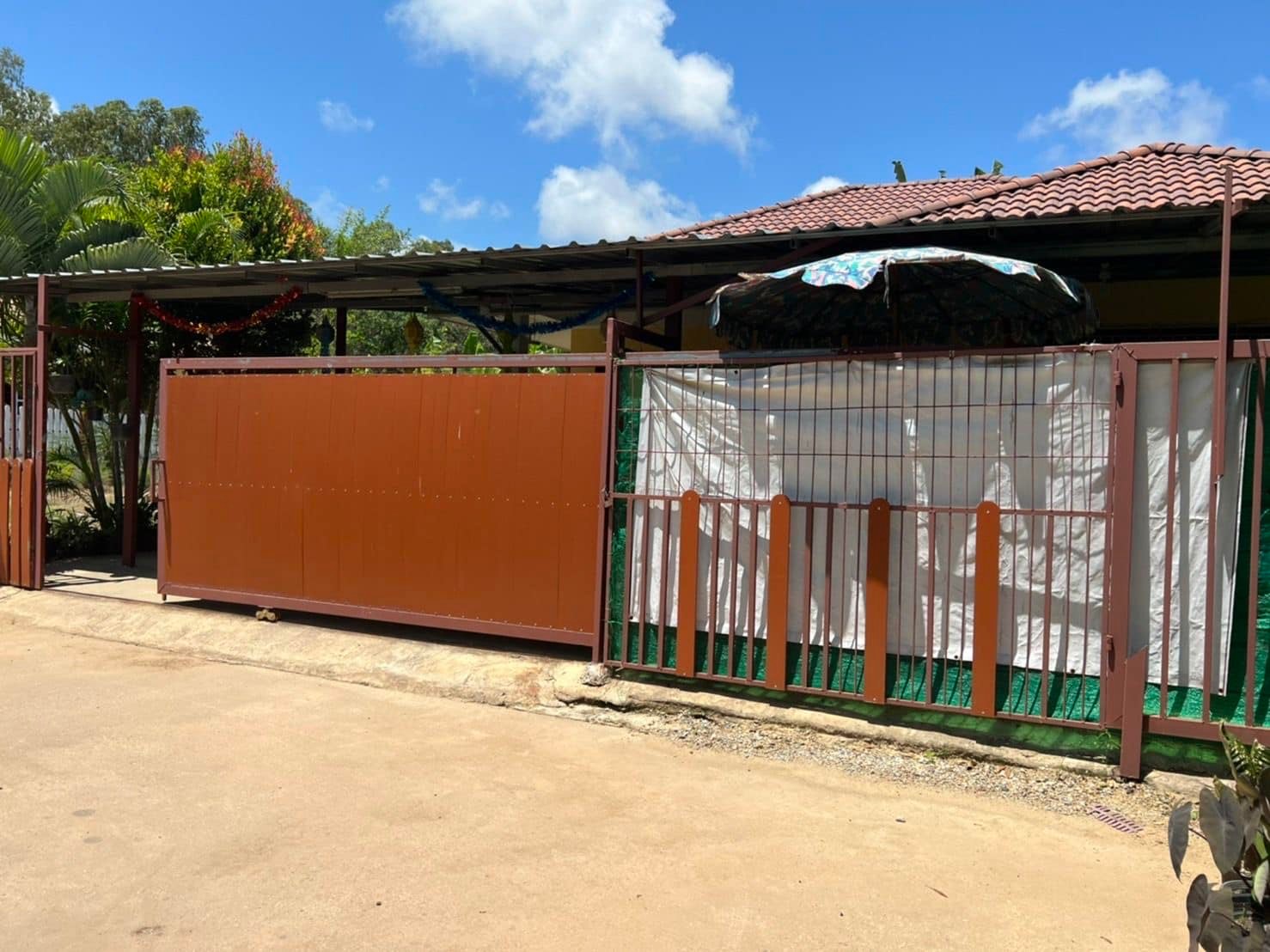 บ้านพร้อมที่ดิน ขายรวม 2 โฉนด