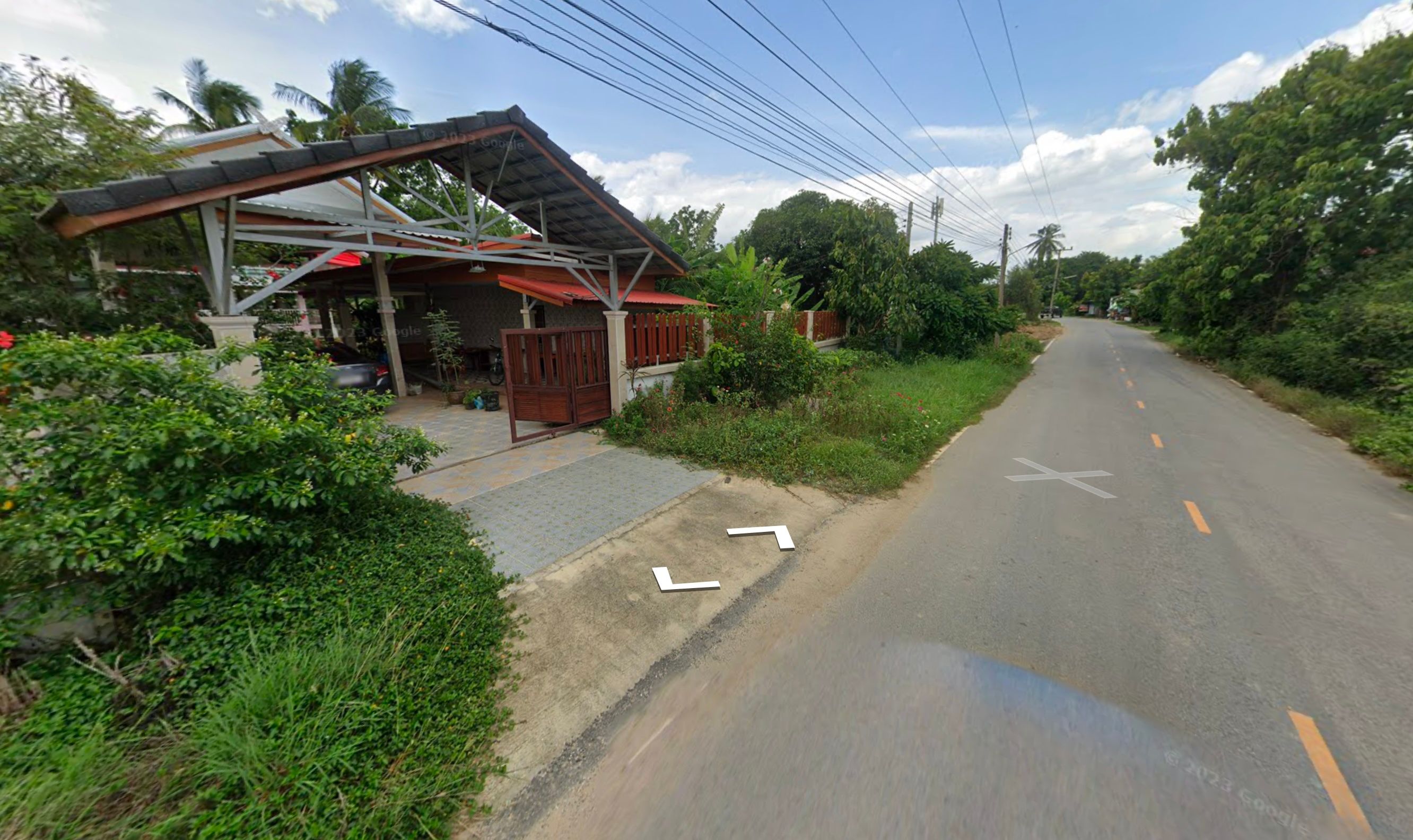 ขายบ้านพร้อมที่ดิน ติดถ.หลังบ้านห่างจากวัดบ้านหนองแขม 50 ม. 1-1-19 ไร่