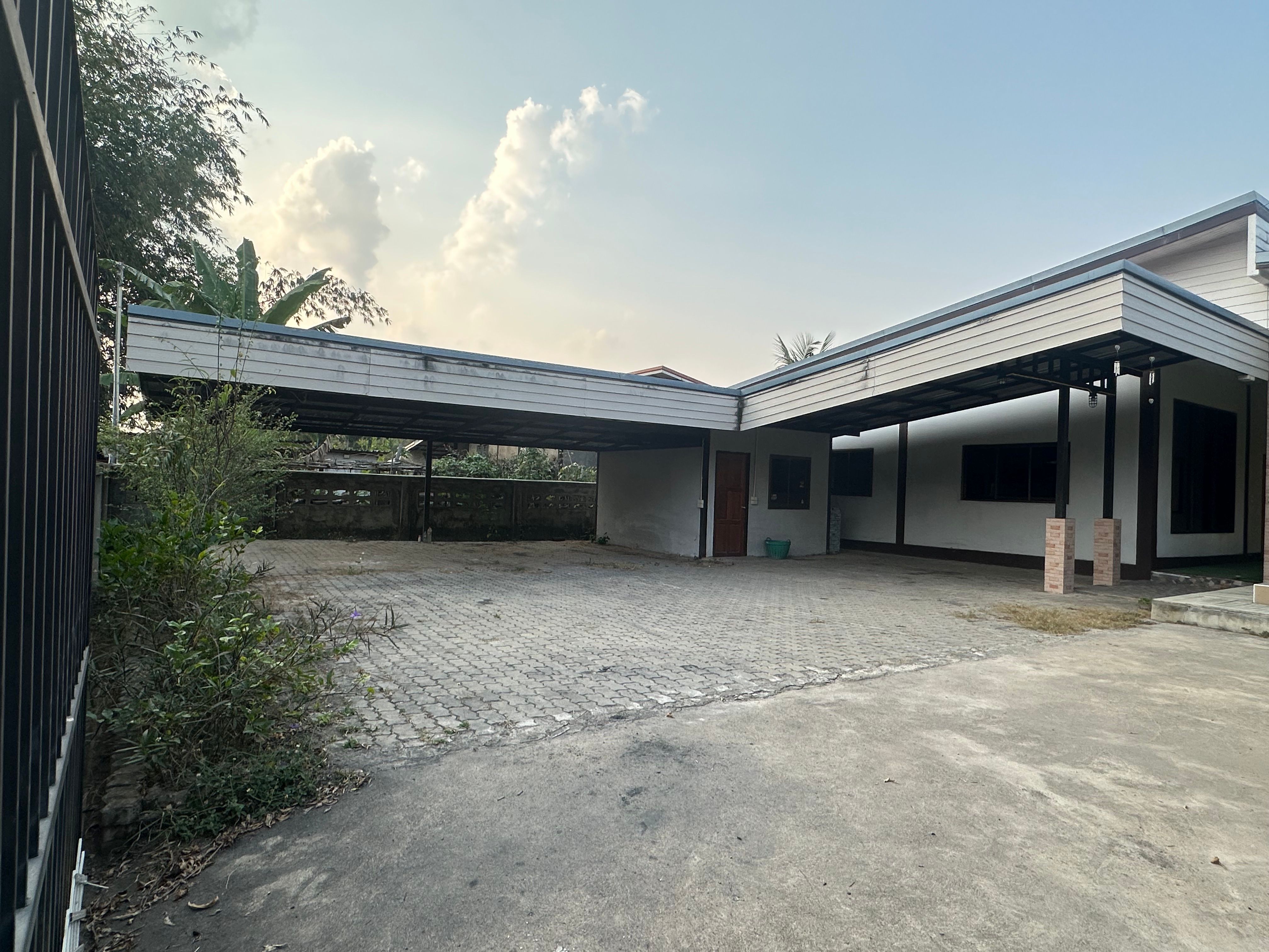 ขายบ้านพร้อมที่ดินเชียงใหม่ บ้านทรงสวย มีสระว่ายน้ำ บรรยากาศเยี่ยม สันทราย 0-1-21.7 ไร่.