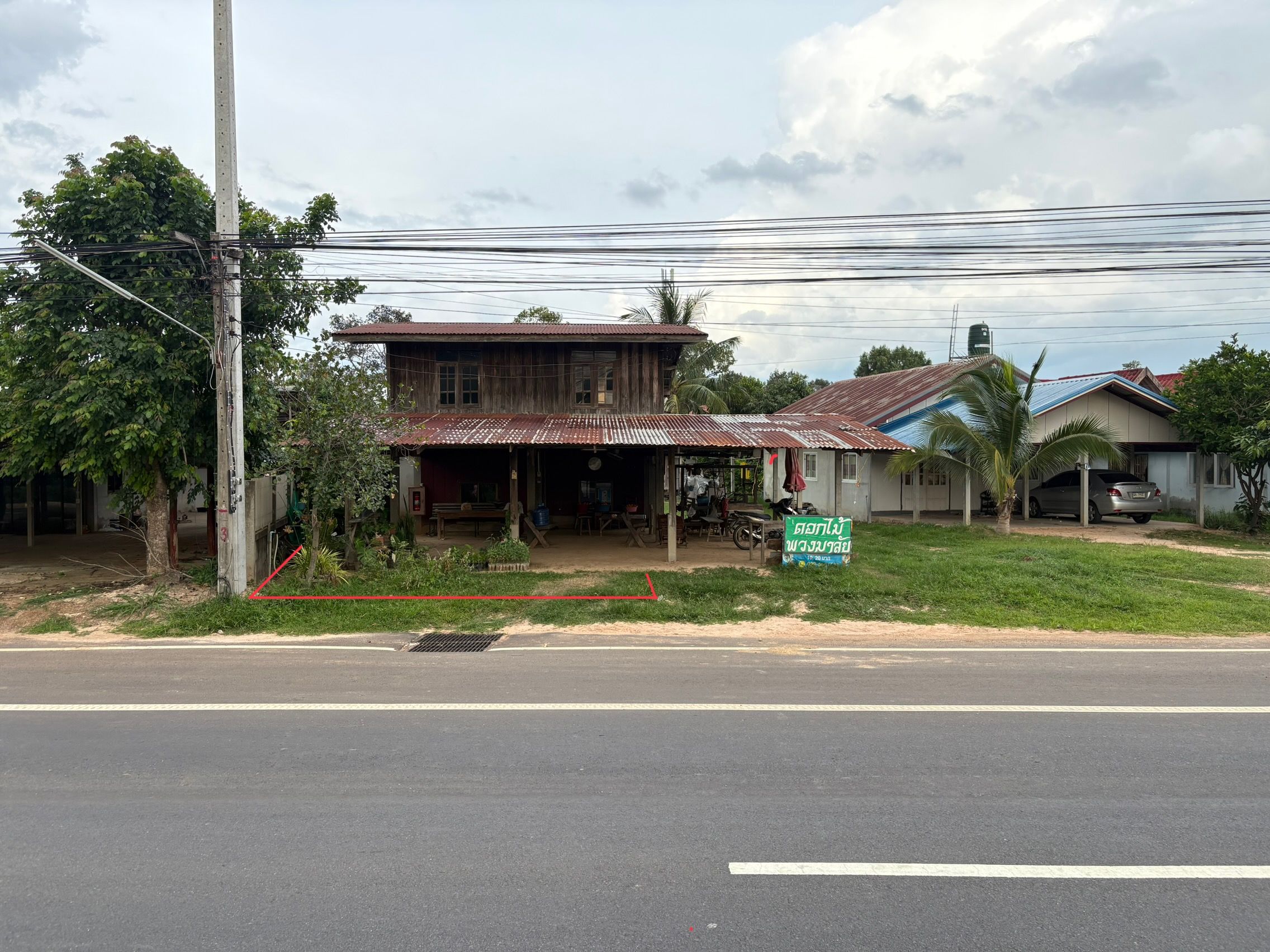 ที่ดินพร้อมสิ่งปลูกสร้าง พยุห์ ศรีสะเกษ ติดทางหลวง ใกล้สถานที่ราชการ