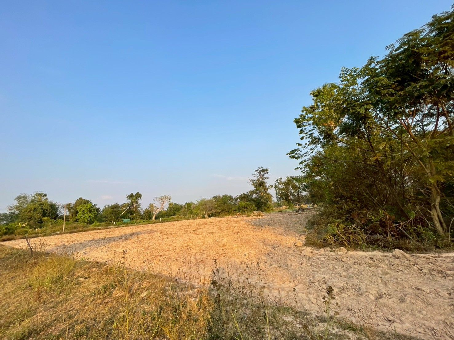ขายที่ดินเปล่าเหมาะสำหรับสร้างบ้านสวนและบ้านพักอาศัย ตำบลท่าสว่าง 