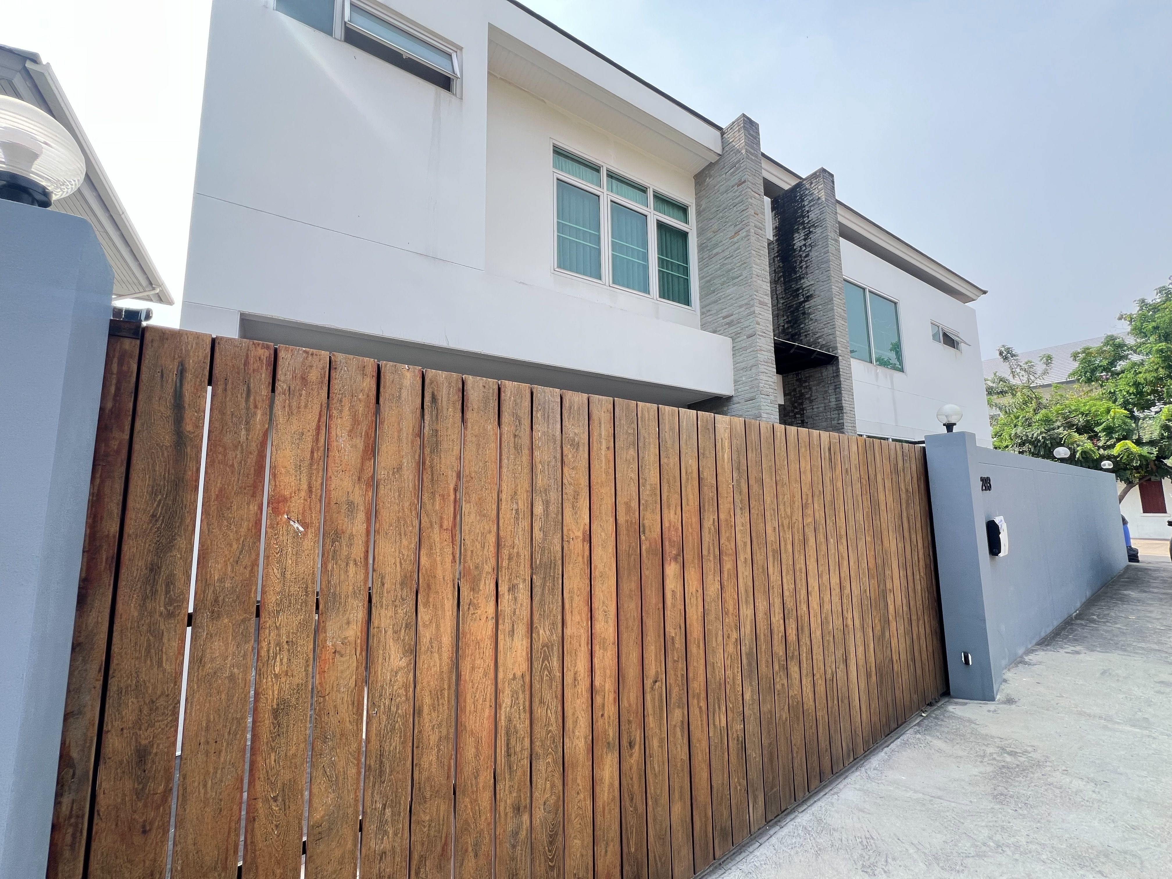 ขาย บ้านเดี่ยว 4 ห้องนอน ในโครงการ Tararom Ramkhamhaeng 9 (ธารารมณ์ รามคำแหง 9)