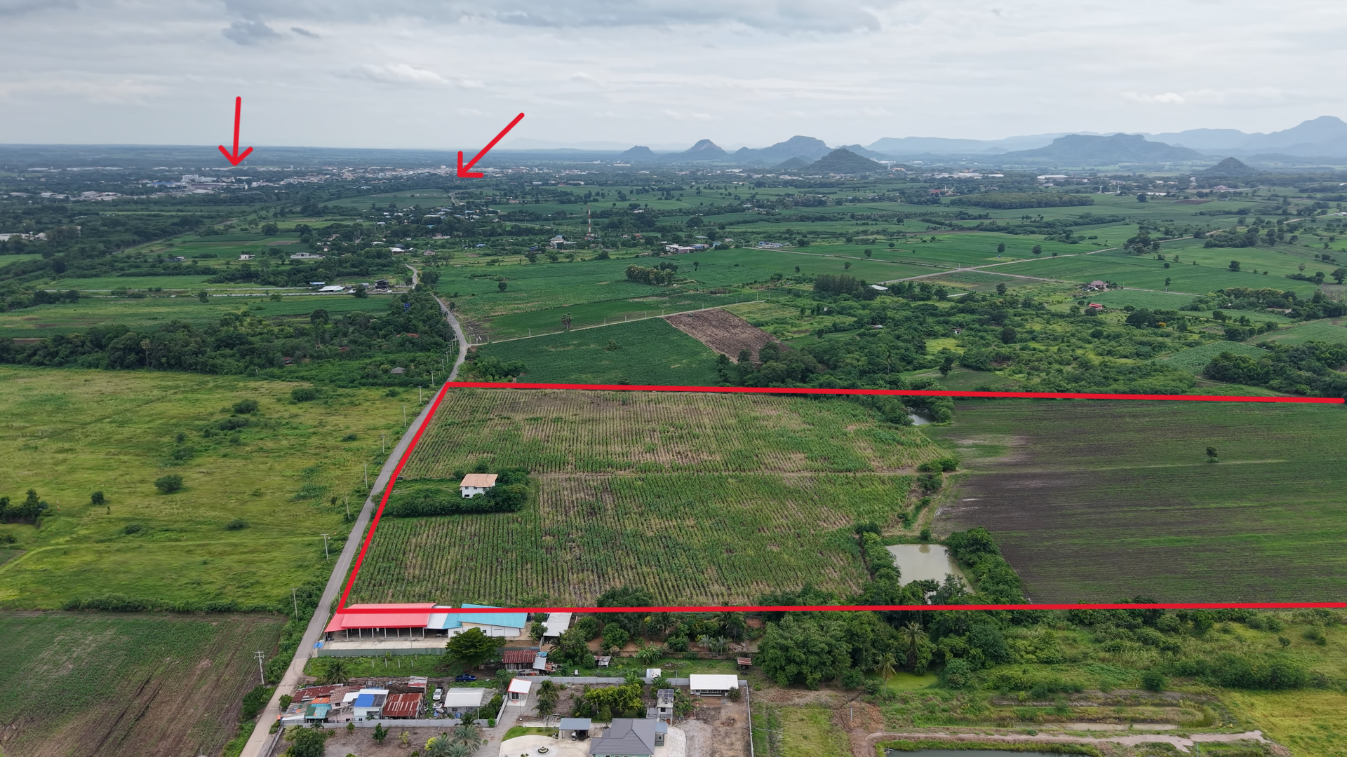 180,000 บาทต่อไร่ ห่างแยกอิซูซุ 2.8 กม. ติดถนนลาดยาง 