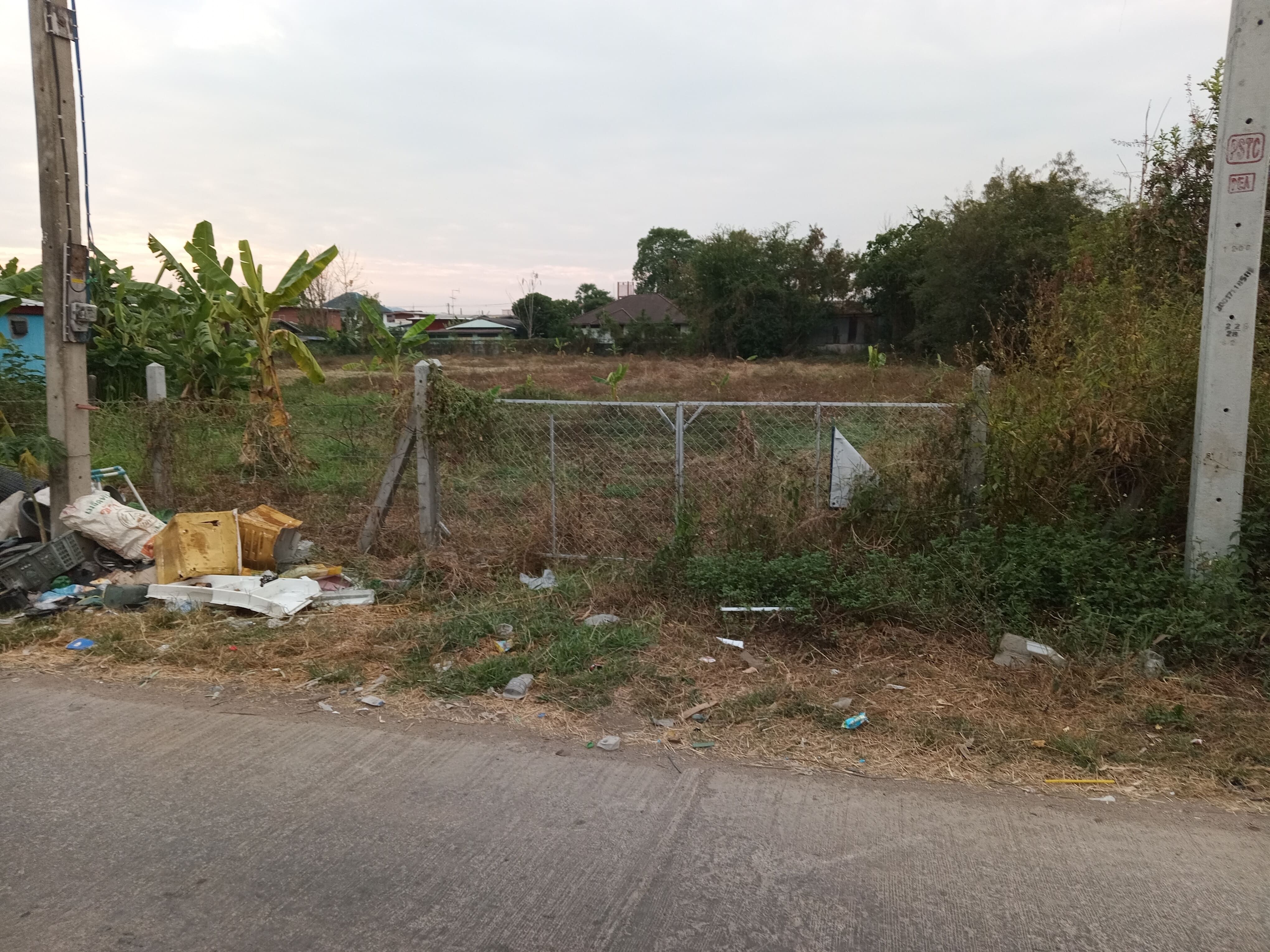 ที่ดินเปล่ากลางชุมชน ในเขตเทศบาล