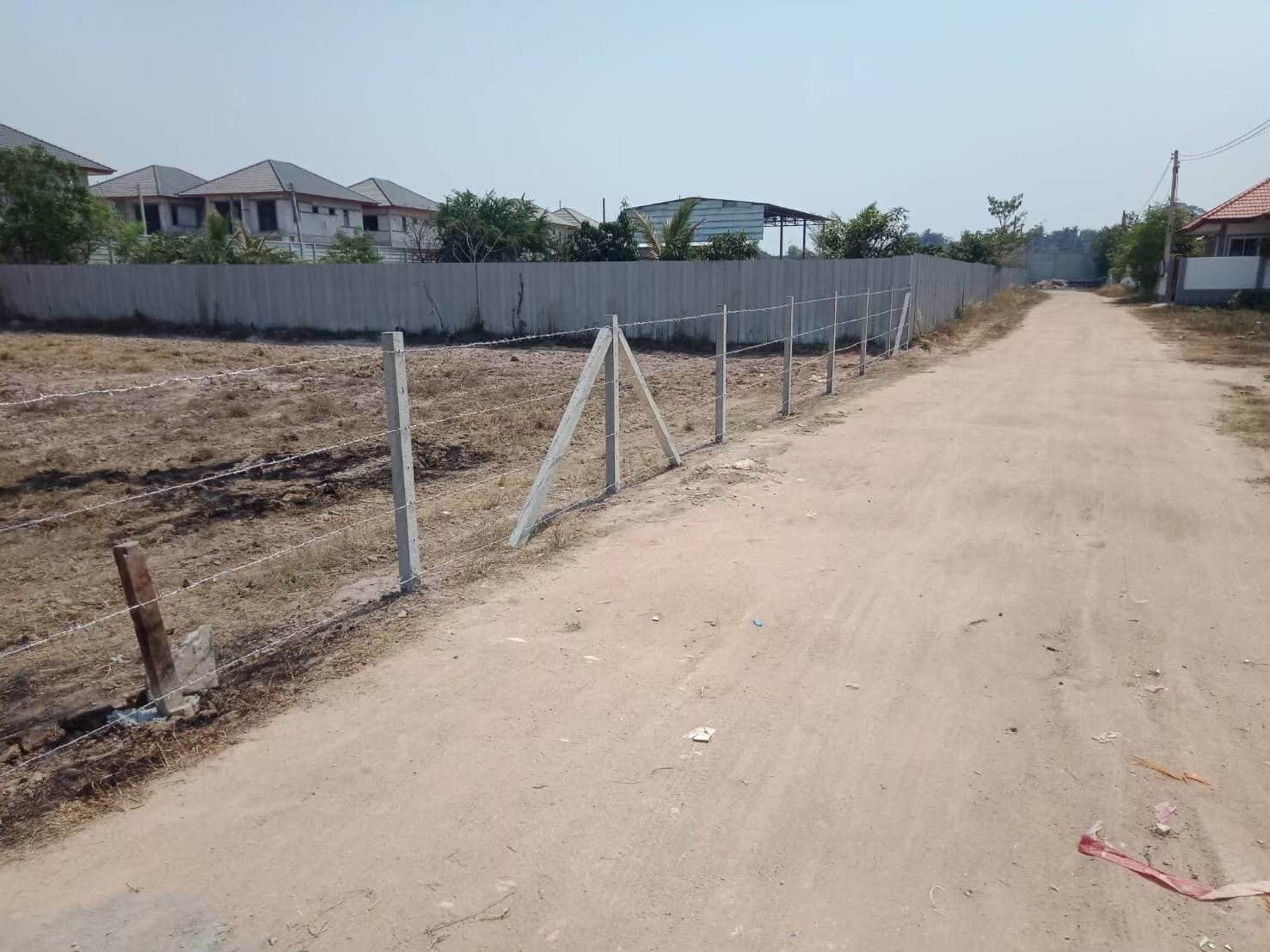 ที่ดินอยู่หลังวัดสังกะเปรียว บางละมุง 1 ไร่