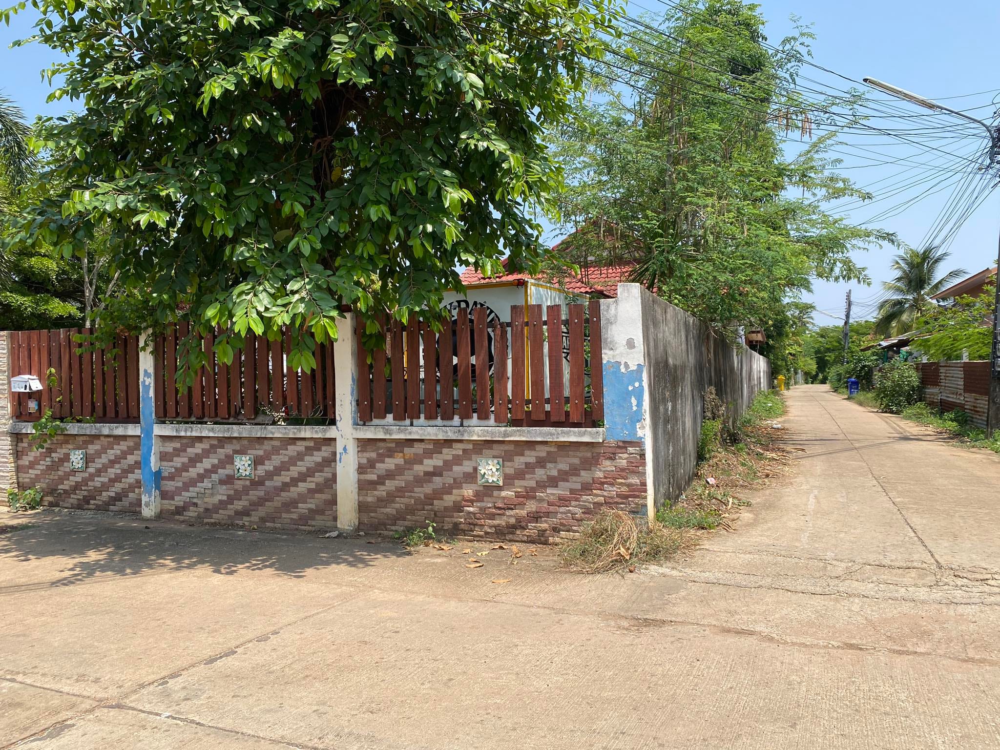ขายด่วนบ้านเดี่ยว พร้อมที่ดิน 2งาน 2 ตรว. ในเขตเทศบาลนาเฉลียง 