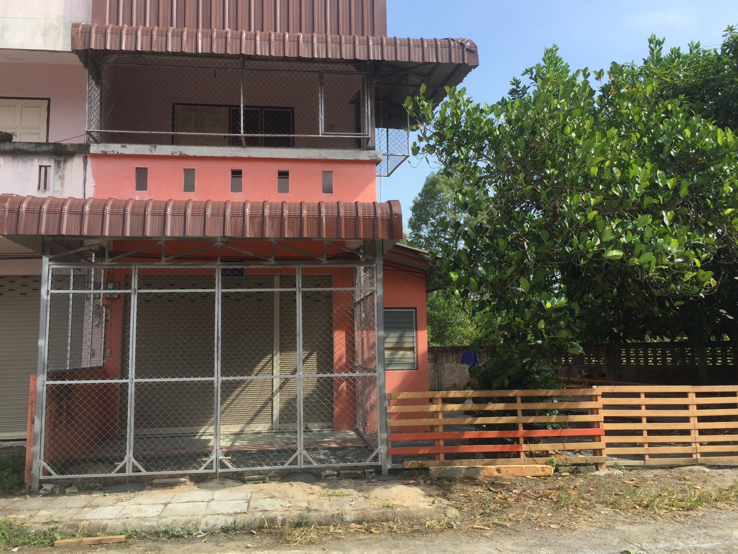 ขายอาคารพาณิชย์ห้องริมพร้อมที่ดินว่าง ทางเข้ามหาวิทยาลัยวลัยลักษณ์