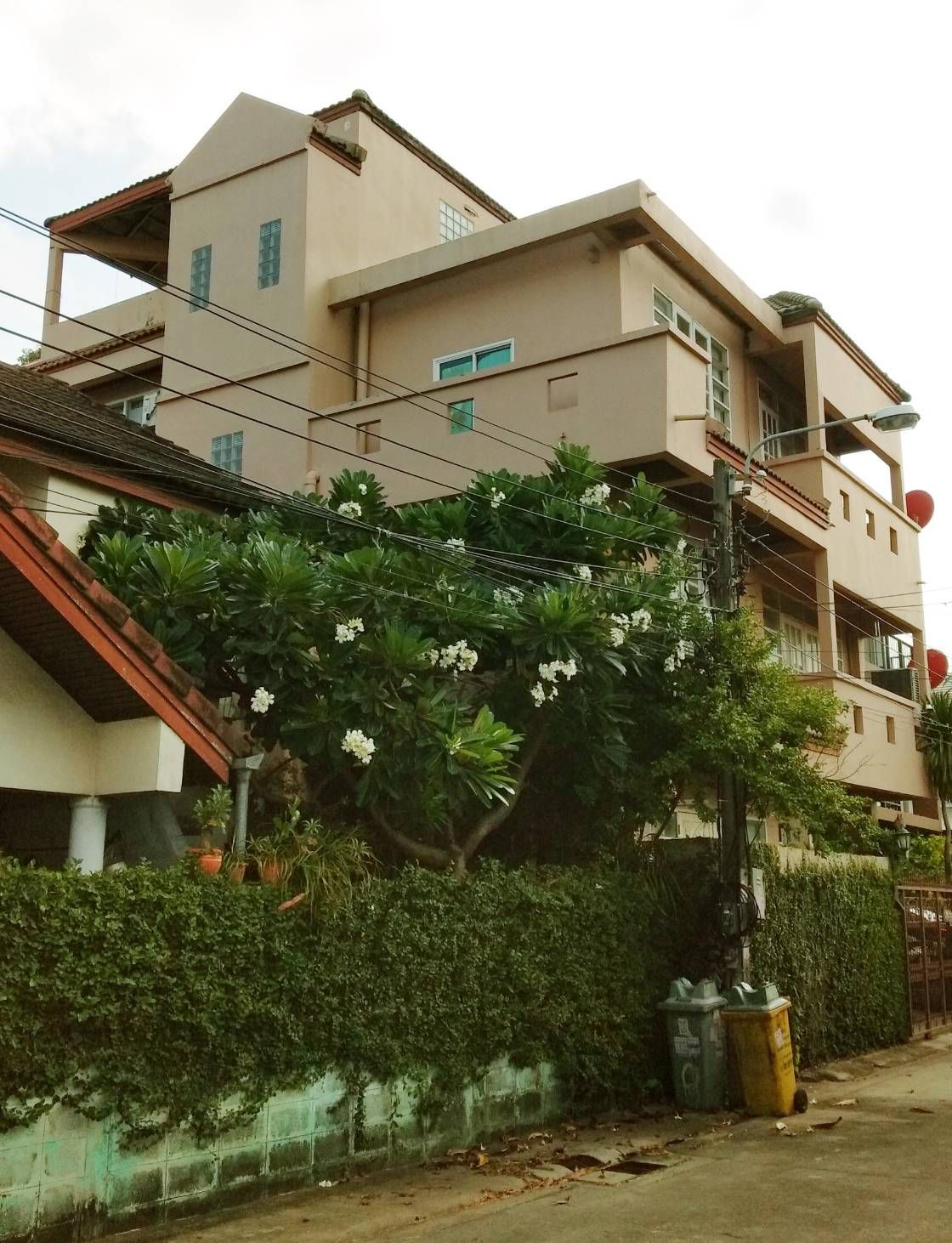 ขายบ้าน 3 ชั้น ใกล้สวนหลวง ร.9 สวนหลวง ประเวศ ราคาถูกสุดในย่านนั้น