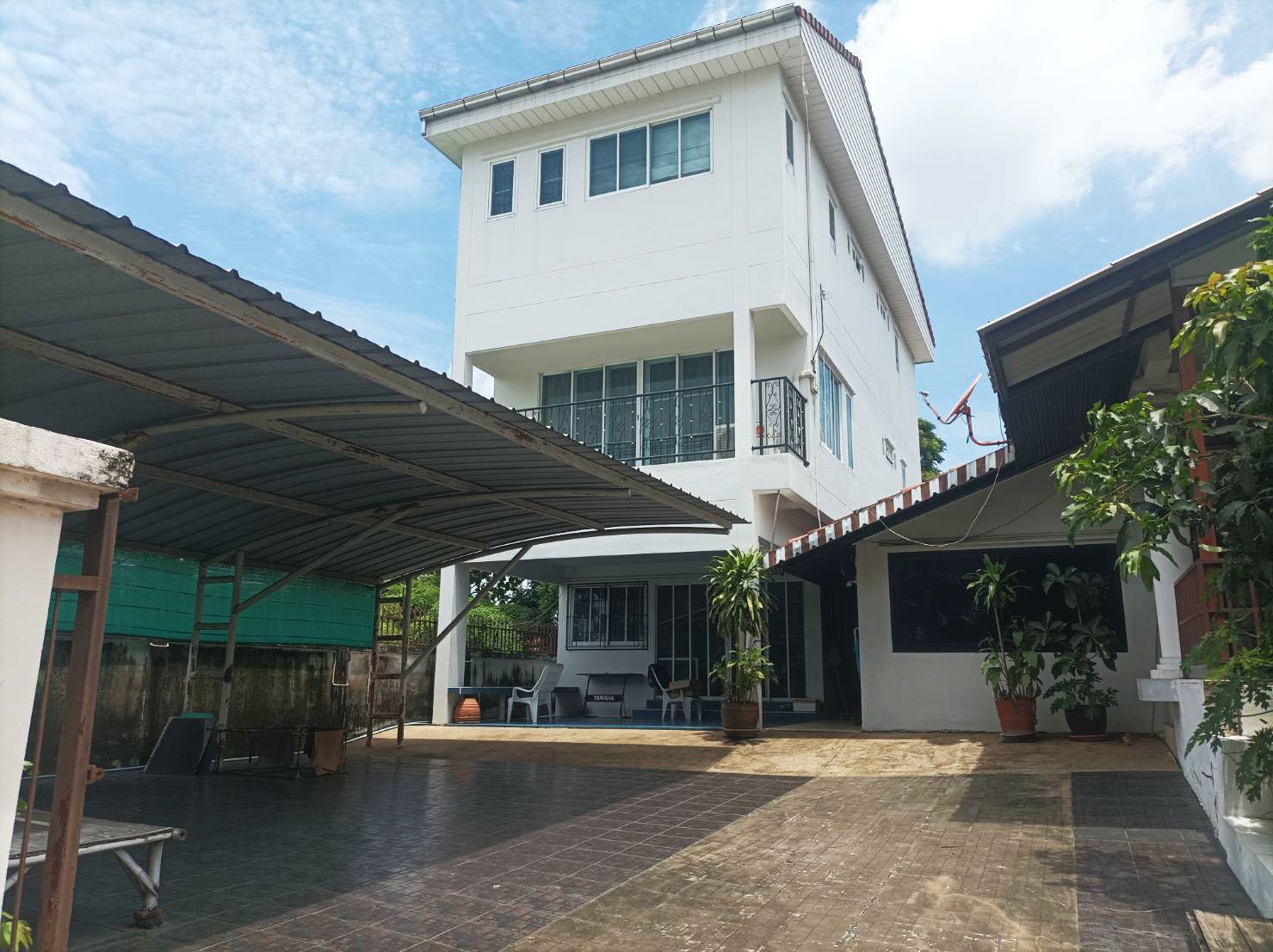 ขายด่วน ราคาถูก บ้าน 2 หลัง ม.เมืองเอก