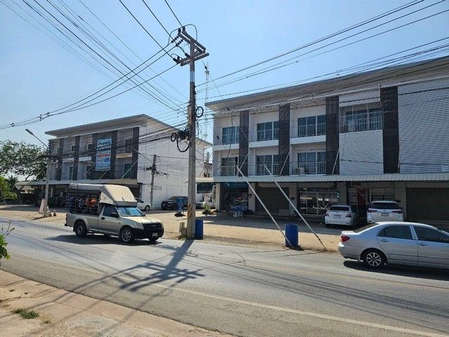 ขายอาคารพาณิชย์ 3 ชั้น สามพราน นครปฐม | 16.5 ตร.ว. | 2 นอน 3 น้ำ | 3.5 ล้านบาท