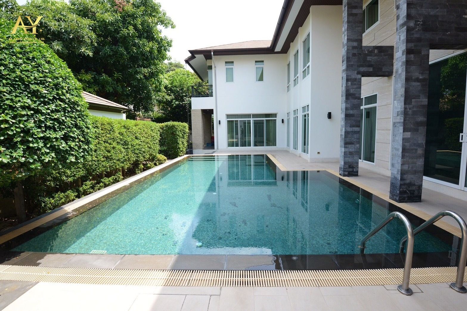 ขายบ้านเดี่ยว 2 ชั้นหมู่บ้านไพรเวทเนอวาน่าลาดพร้าว 260 ตรว.