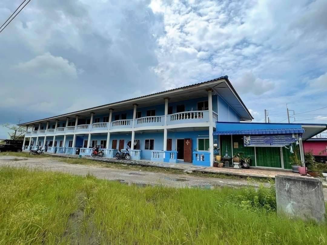 ขายที่ดินพร้อมห้องพัก 2 ชั้น จำนวน 20 ห้อง ออฟฟิศ 1 ห้อง บนพื้นที่ 1 ไร่ ผู้เช่าเต็มทุกห้อง