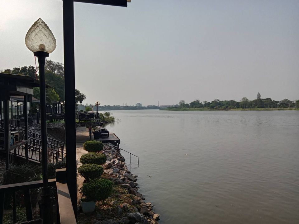 ที่ดินริมแม่น้ำปิง ใกล้ห้าง ปั้มน้ำมัน มหาวิทยาลัย อยู่ในเมือง อ.เมือง จ.กำแพงเพชร 