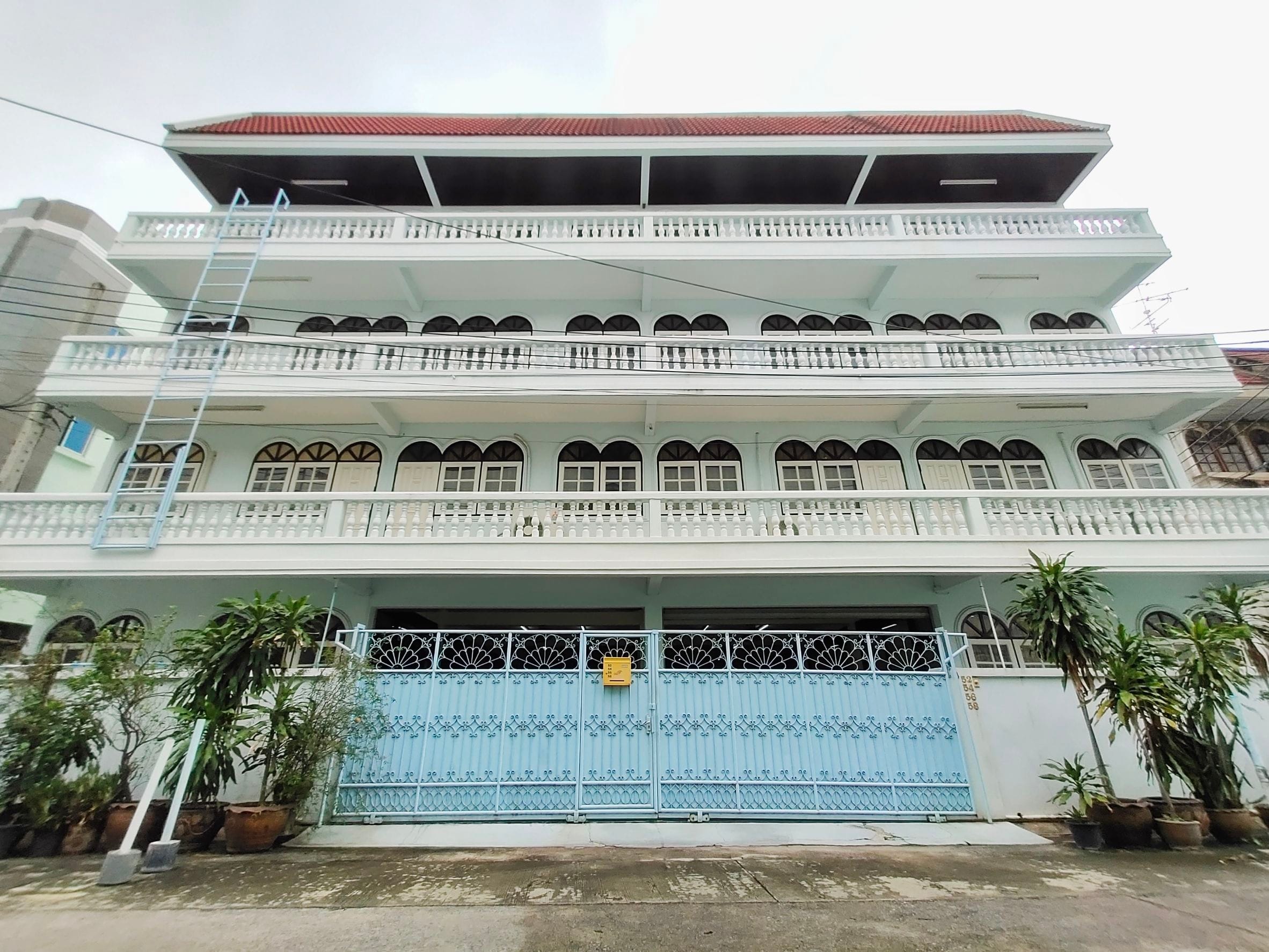 อาคารพาณิชย์ โกดังสำนักงาน 5 ชั้น 