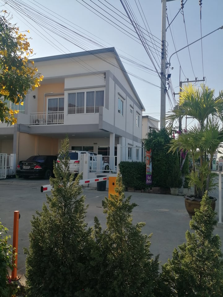 ทาวน์​เฮ้าส์​ พร้อม​อยู่​  สไตล์​บ้านเดี่ยว อ.ลำลูกา จ.ปทุมธานี 33.1 ตร.ว.