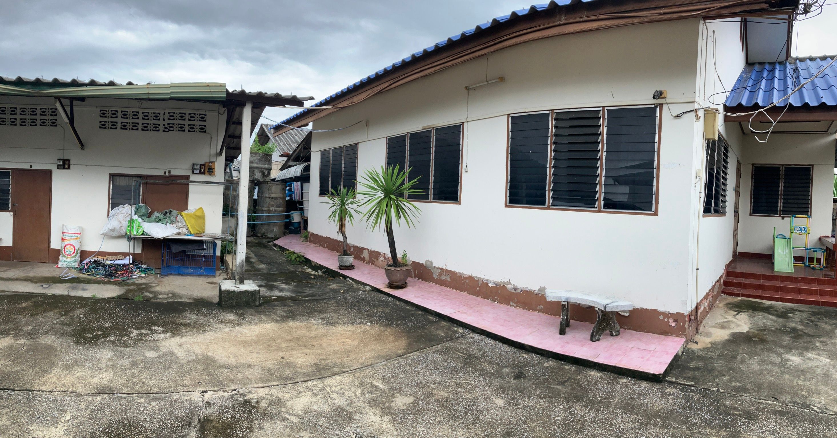 ขาย บ้านเดี่ยวชั้นเดียว พร้อมห้องพักให้เช่าย่านกาดเมฆ ใกล้วัดบ้านกาดเมฆ ลำปาง
