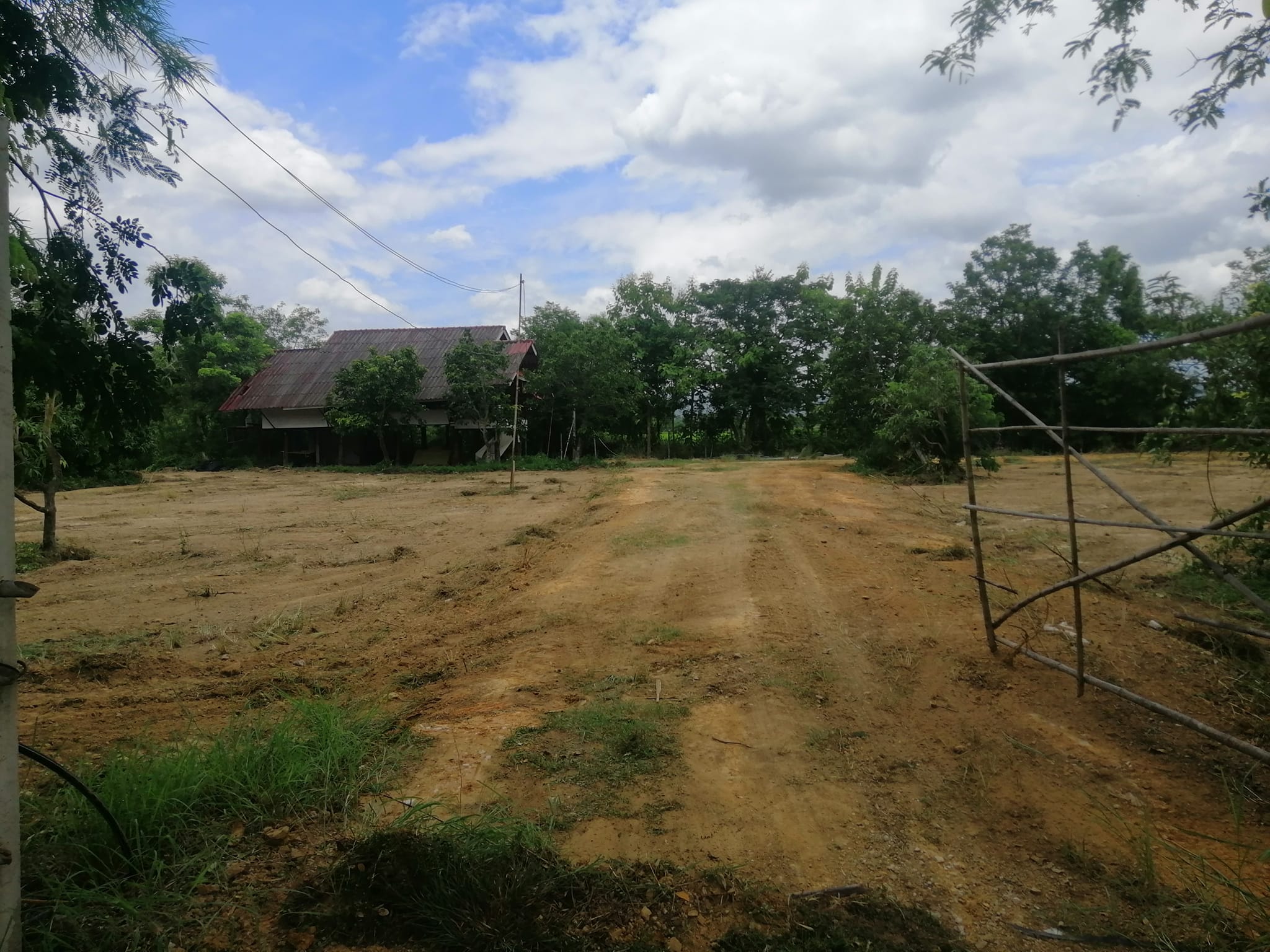ที่ดินพร้อมบ้าน บ้านธิ ลำพูน 1-1-38.9