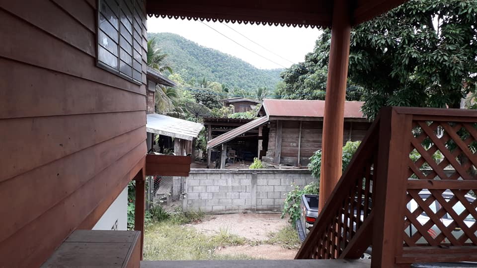 บ้านไม้สองชั้น พร้อมที่ดิน เถิน ลำปาง 110 ตรว.