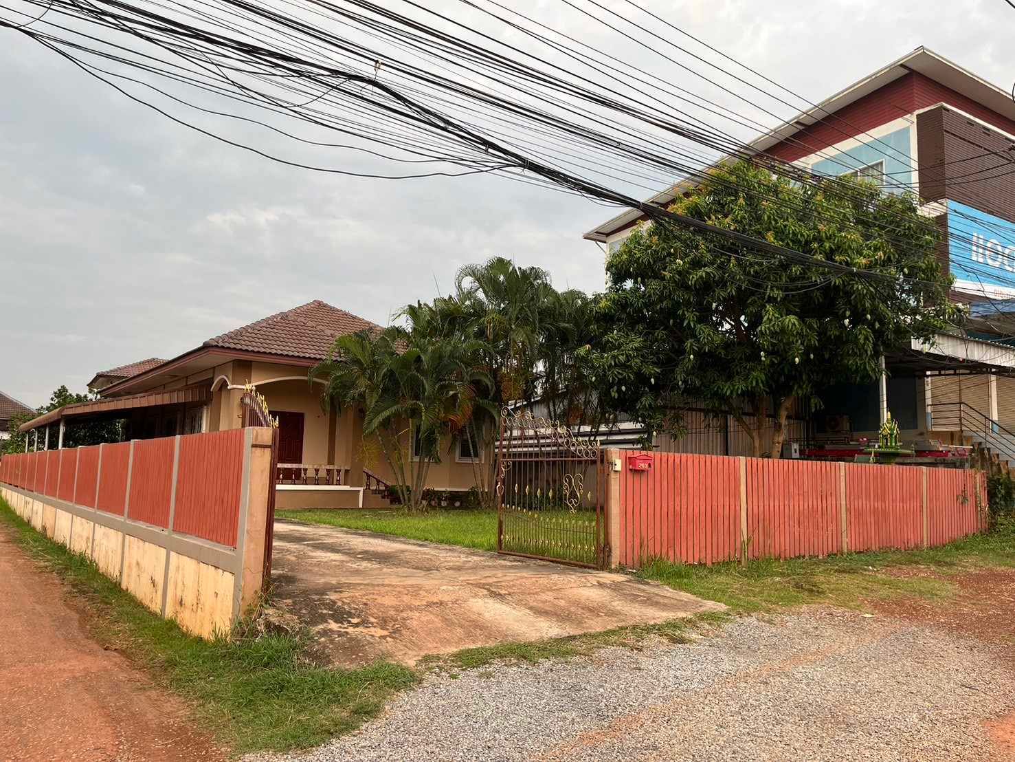 บ้านพร้อมที่ดิน
