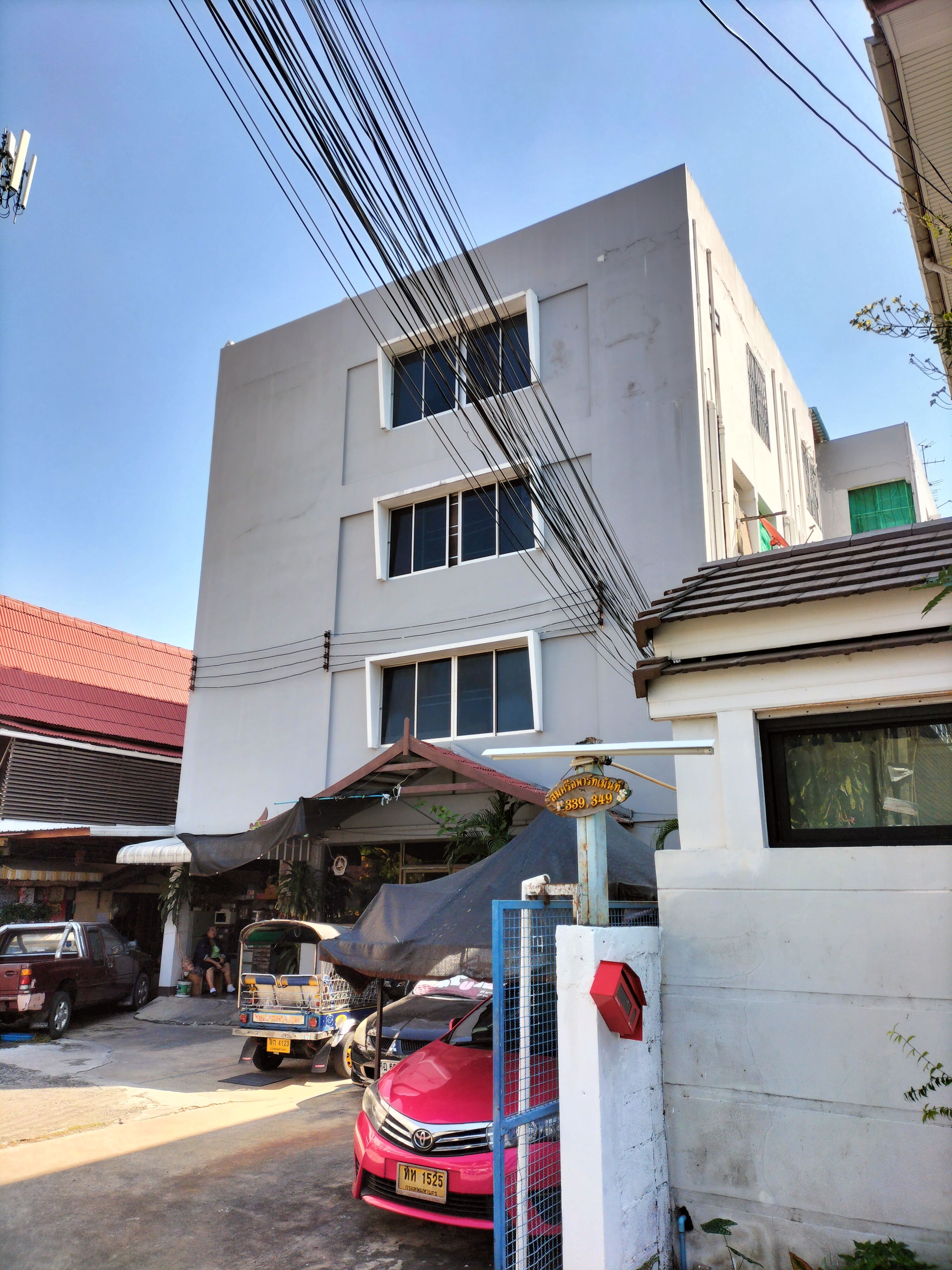 ขายอาพาร์ทเม้นท์ 4 ชั้น ใกล้มหาวิทยาลัยเทคโนโลยีพระจอมเกล้าพระนครเหนือ จํานวน 2 อาคาร เชื่อมติดกัน`พร้อมบ้านทรงไทย 1 หลัง 280 ตร.ว