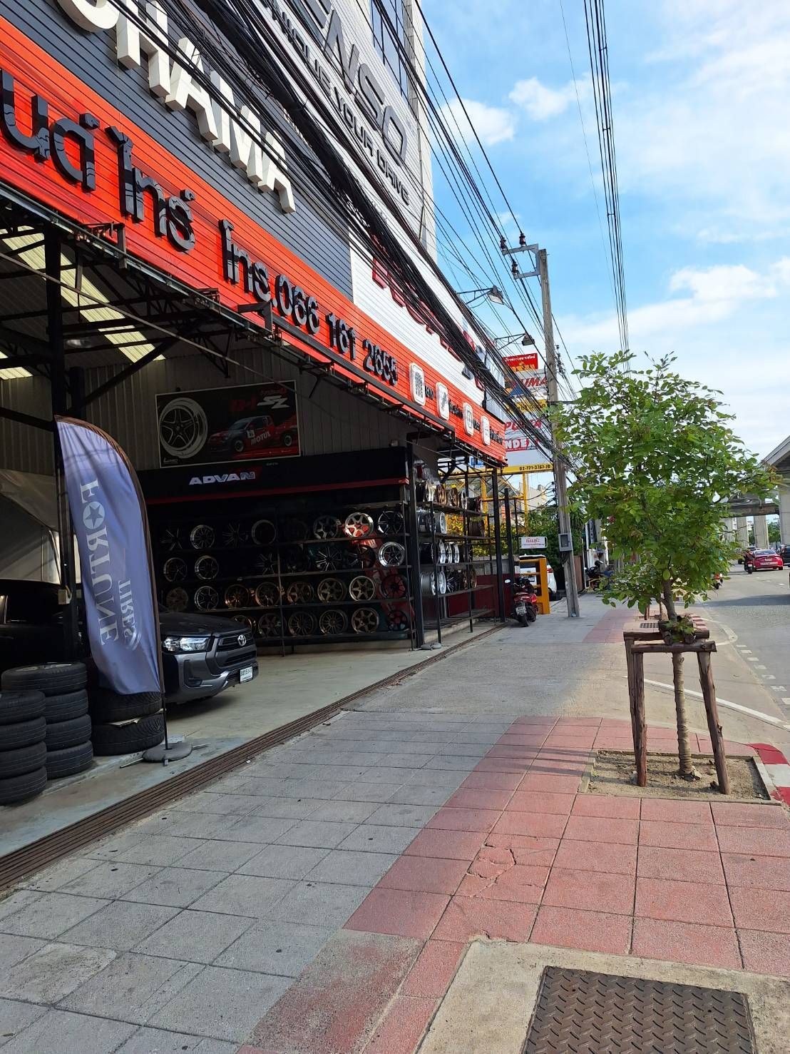 ขายที่ดินสวย 3-3-44ไร่ ติดถนนศรีนครินทร์ 