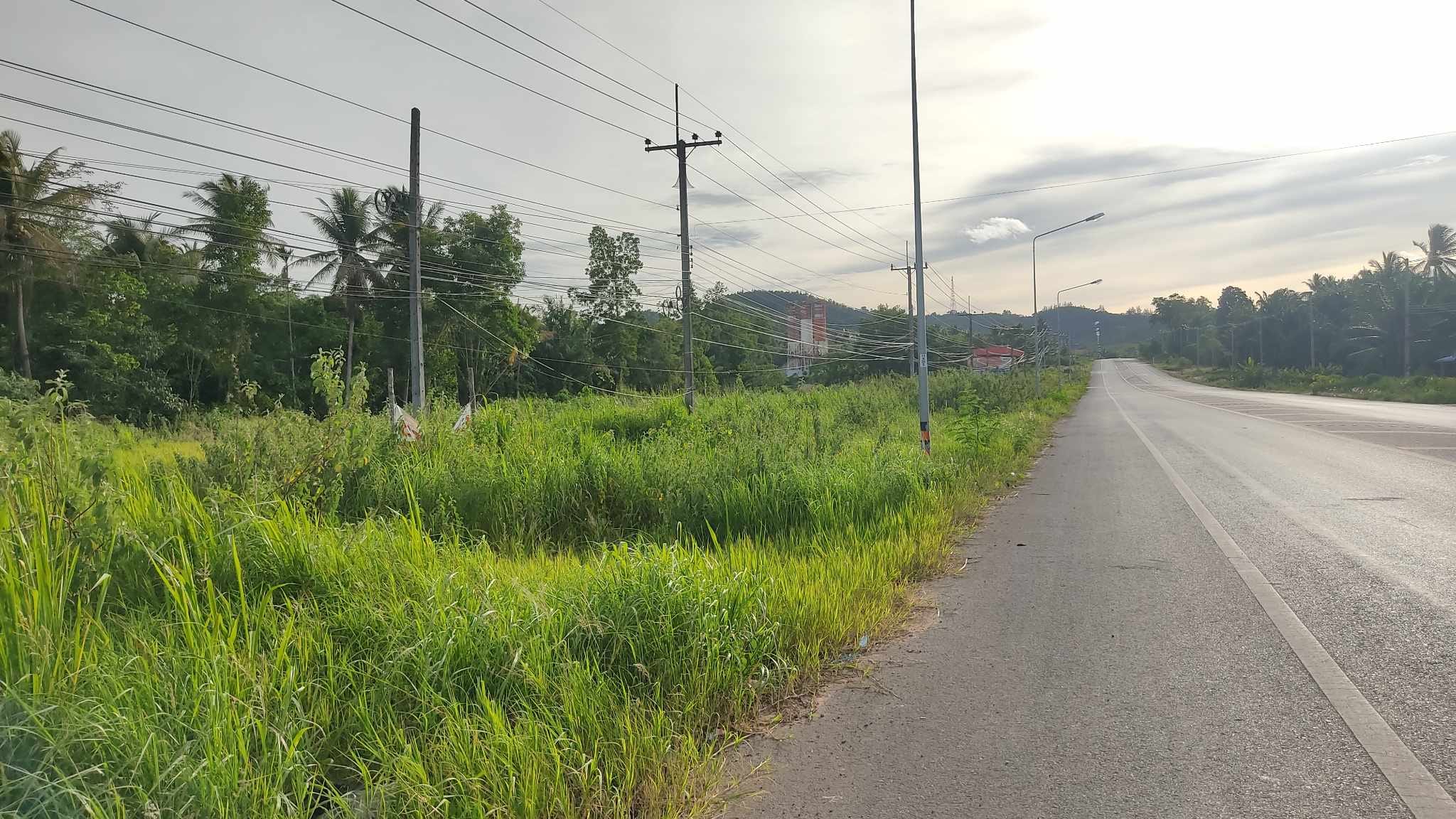 ที่ดินหน้ากว้าง ติดถนน3201 ปะทิว ชุมพร